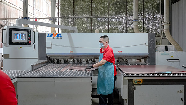 Automatic cutting machine